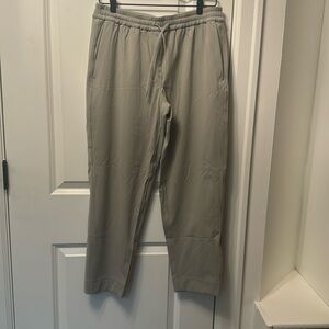 Khaki Lululemon pants with pockets